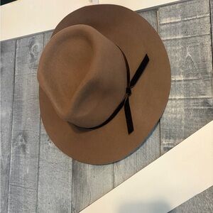 Lucky Brand Tan Wide-Brim Adjustable Taupe Fedora Hat With Brown Velvet Band